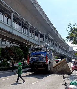 Another road collapse in Bangkok this morning.